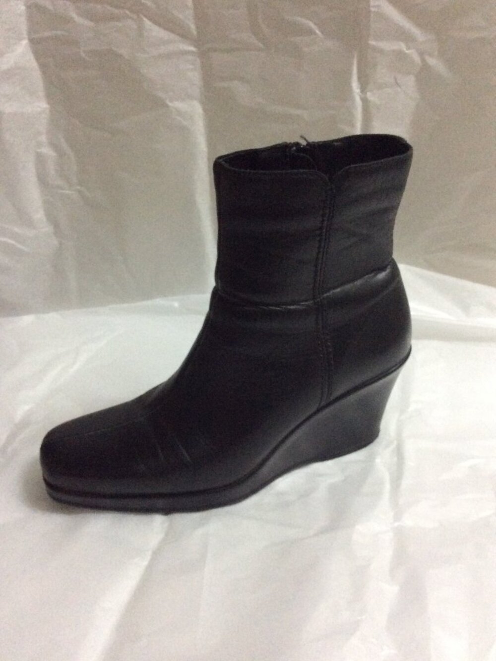 La Canadienne Black Leather Wedge Ankle Boots Size 6.5 M